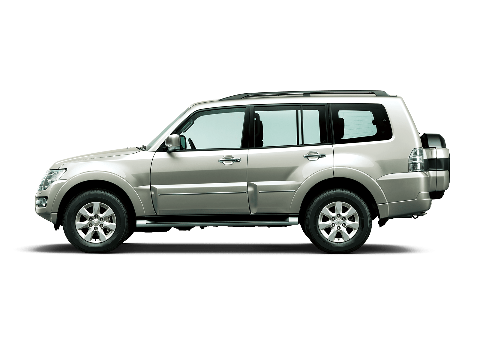 ميتسوبيشي باجيرو Mitsubishi Pajero السيارة الرياضية متعددة الأغراض المخصصة للطرق الوعرة